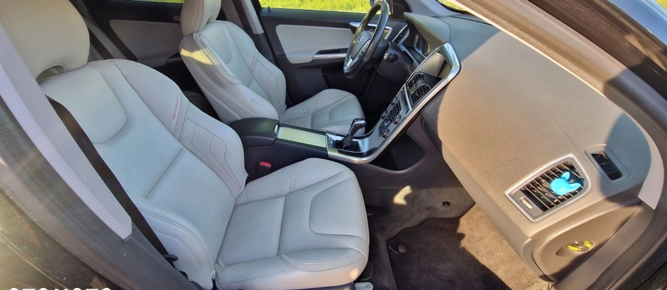 Volvo XC 60 cena 66000 przebieg: 254155, rok produkcji 2015 z Warszawa małe 529